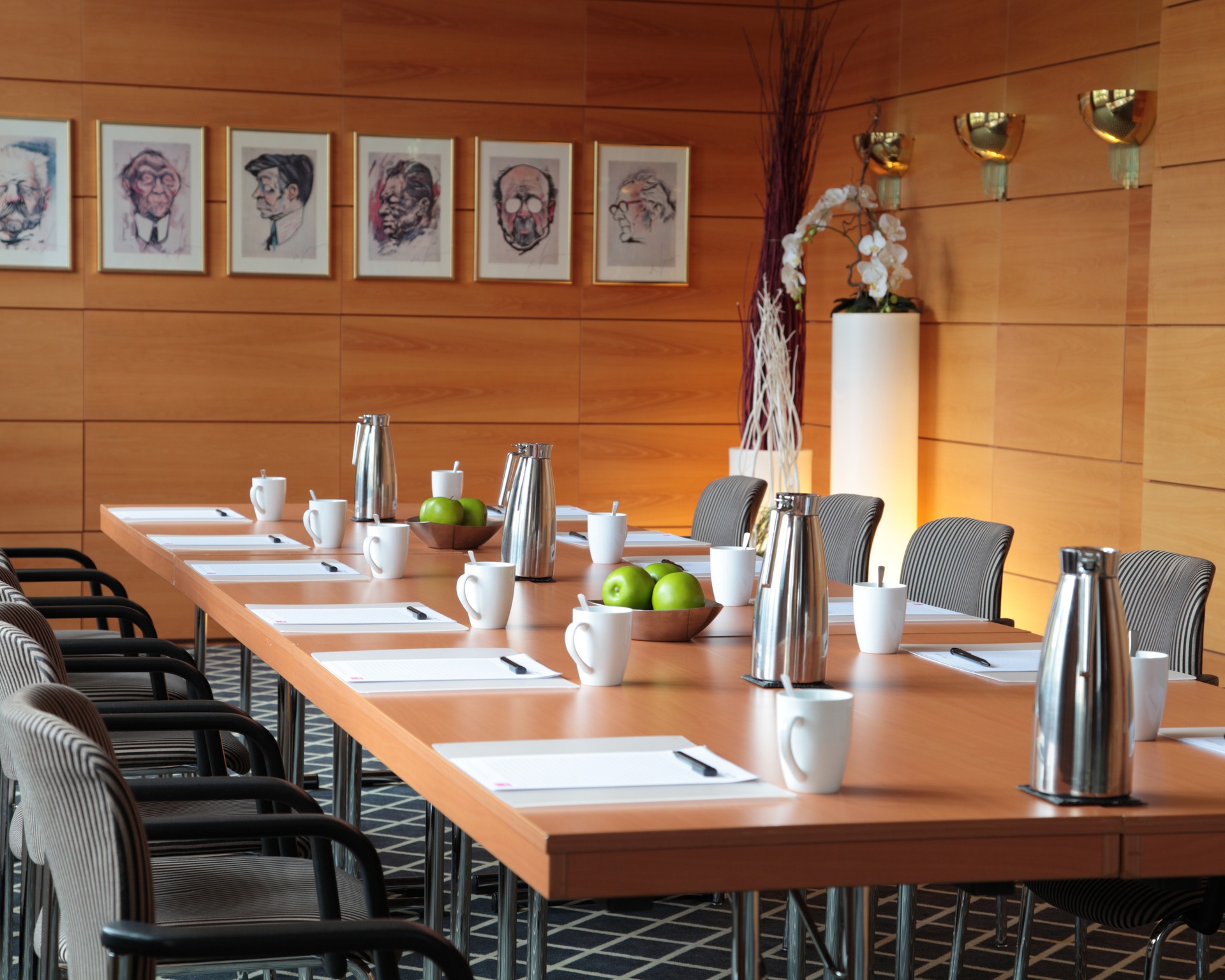 Tagungsraum Frankfurt II Blocktafel relexa hotel Berlin - Tagungsraum Frankfurt II Blocktafel